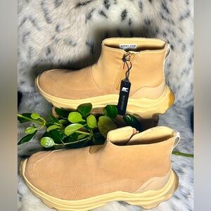 NWT Sorel Woman’s Kinetic Breakthru Acadia Waterproof Shoe Size 8 Suede Outer